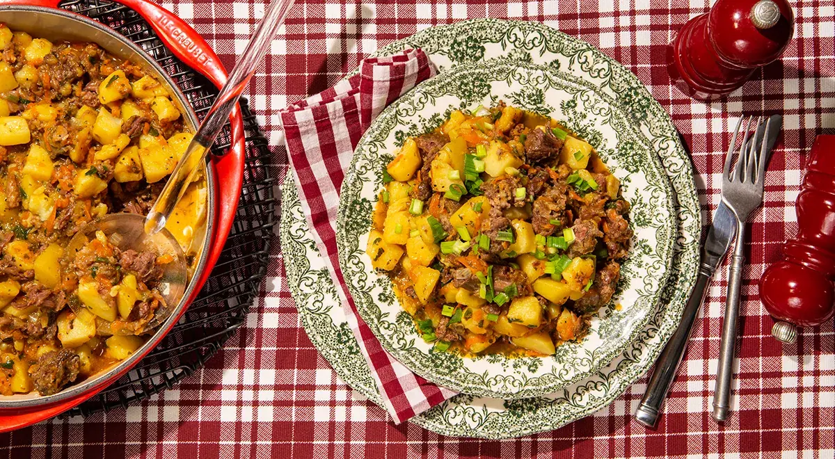 Тушеная картошка с тушенкой