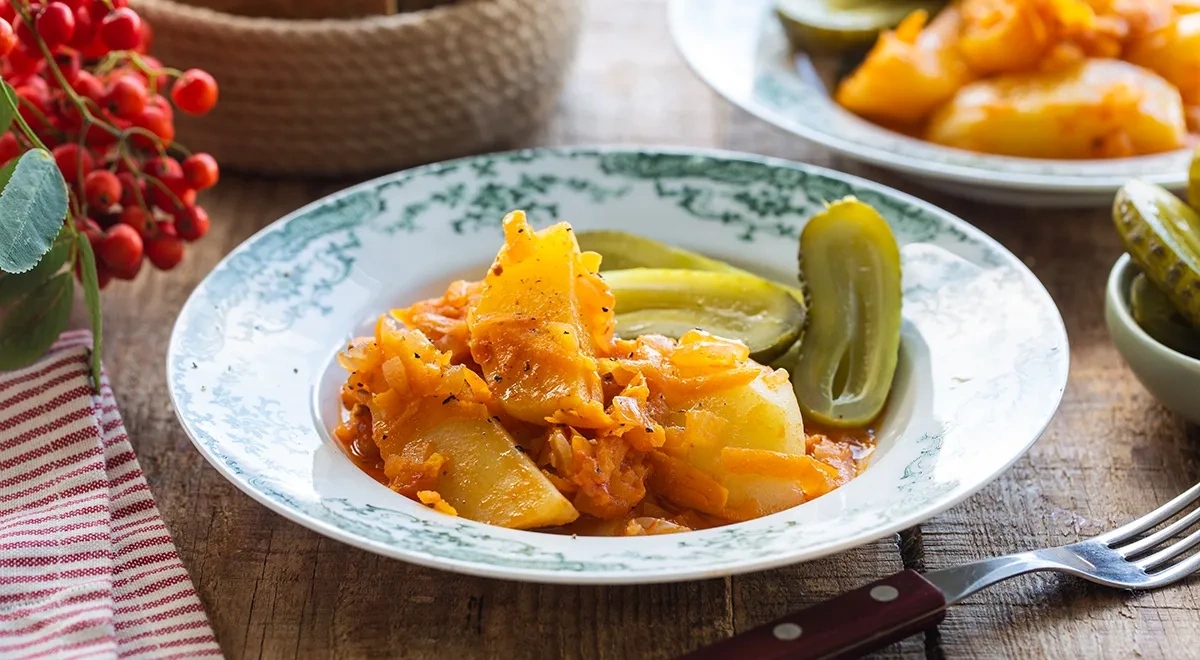 Тушенная картошка с томатной пастой