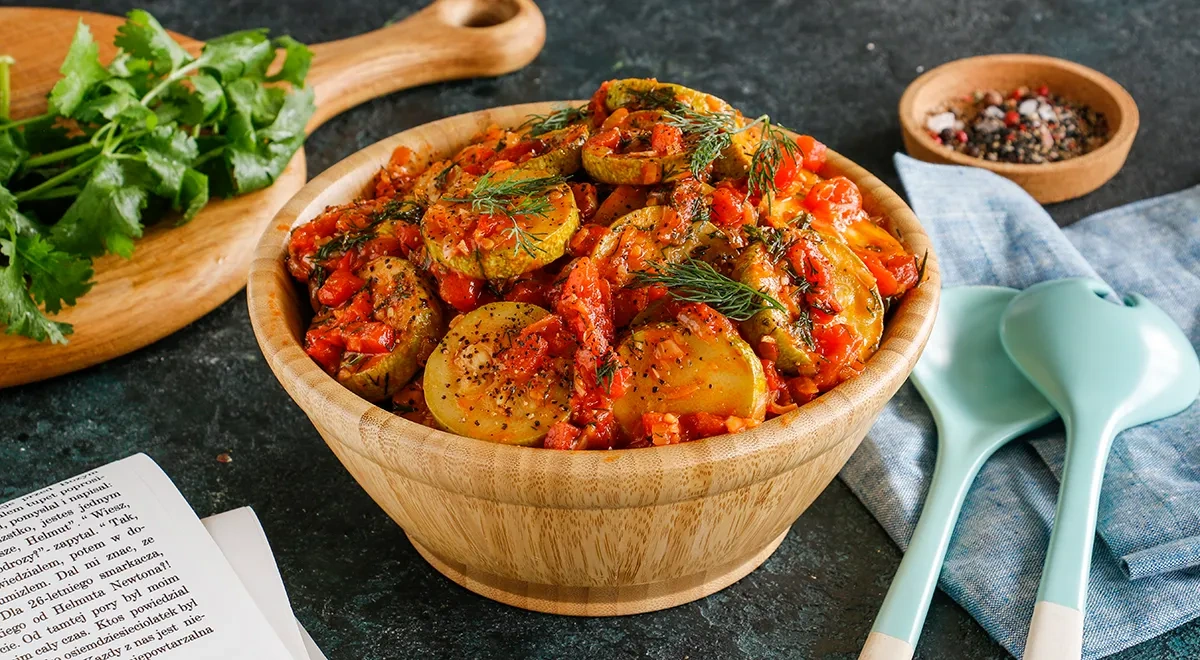 Тушеные кабачки с помидорами