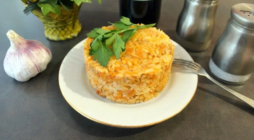 Тушеный рис с фаршем