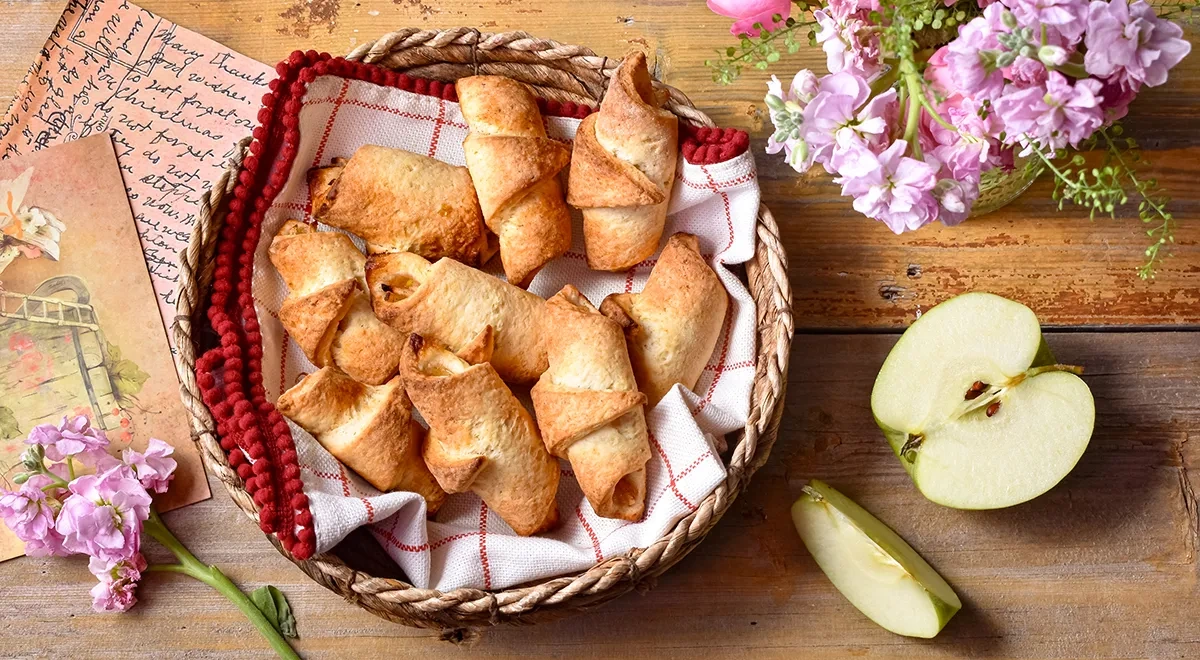 Творожные рогалики с яблоками