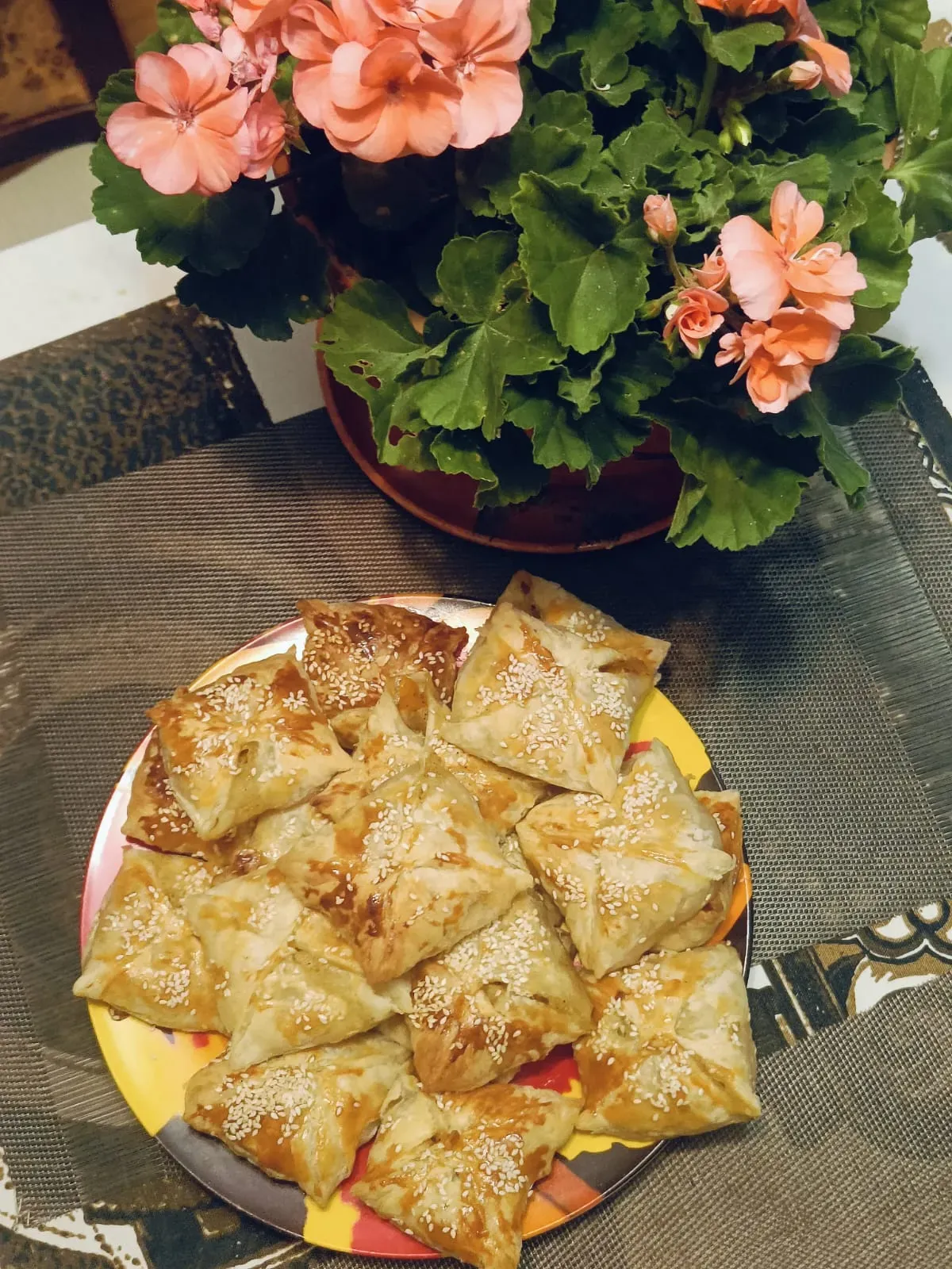 Тыквенно-картофельные слойки с кунжутом