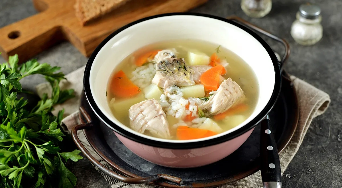 Уха из головы сома с рисом