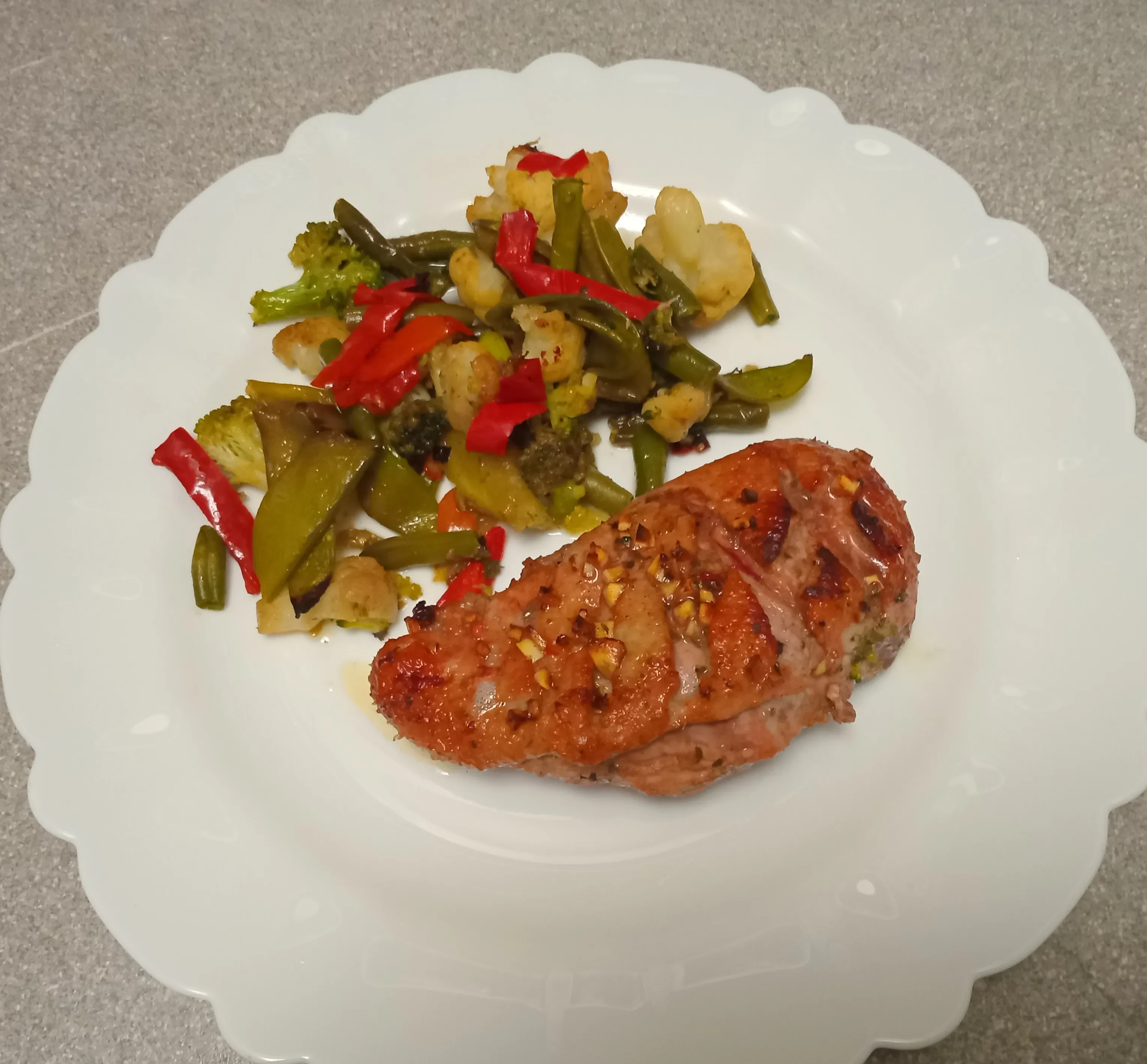 Утиная грудка запечённая с овощами