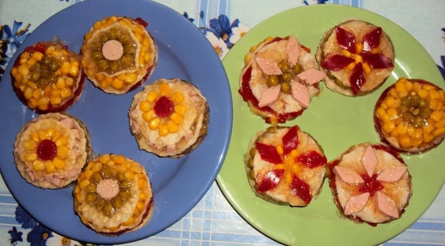 Закуска "Заливные блинчики с ветчиной и овощами"