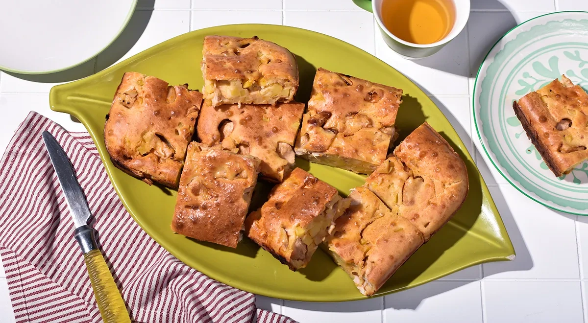 Заливной пирог на кефире с курицей и картошкой