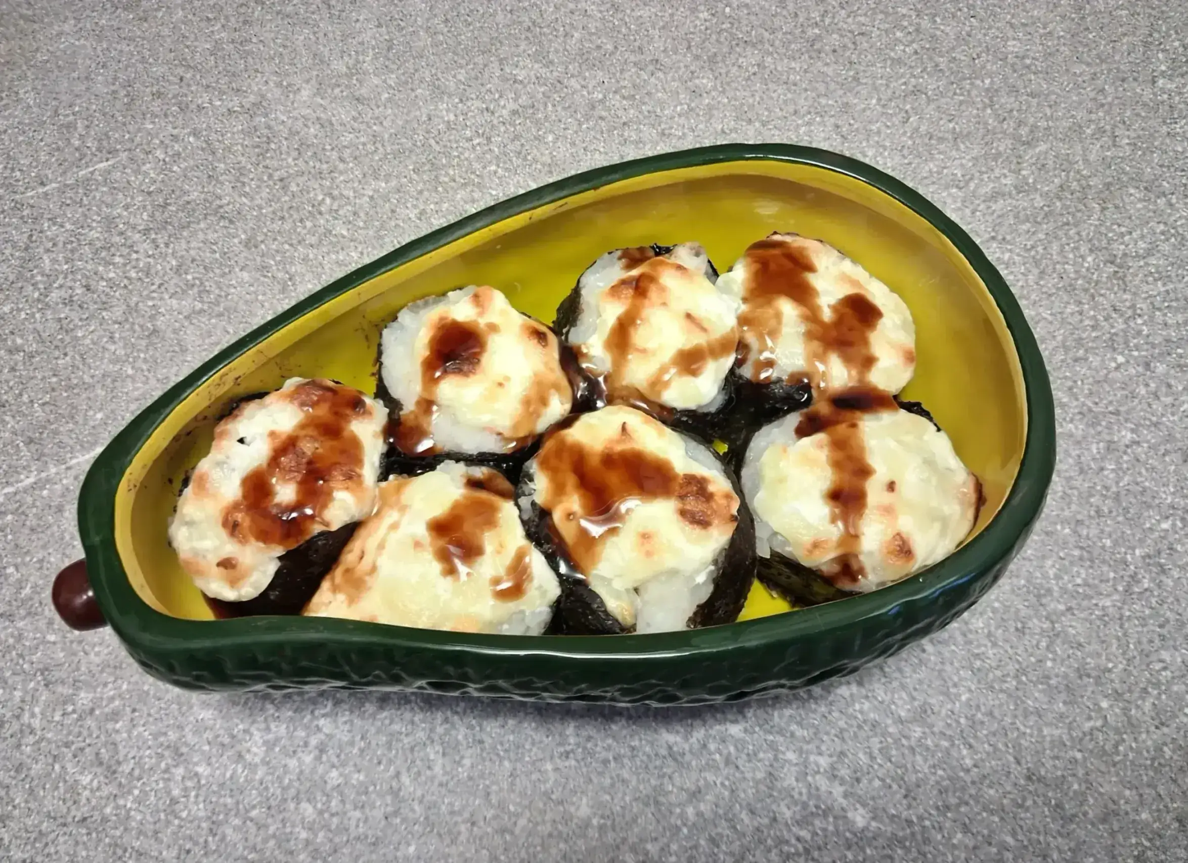 Запечённые роллы с креветками