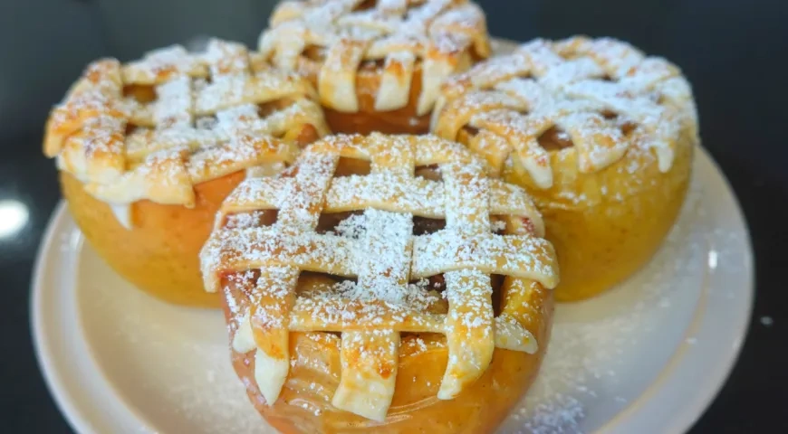 Запеченные яблоки с орехами и изюмом. // Печёные яблоки в духовке по-новому. Полезный десерт