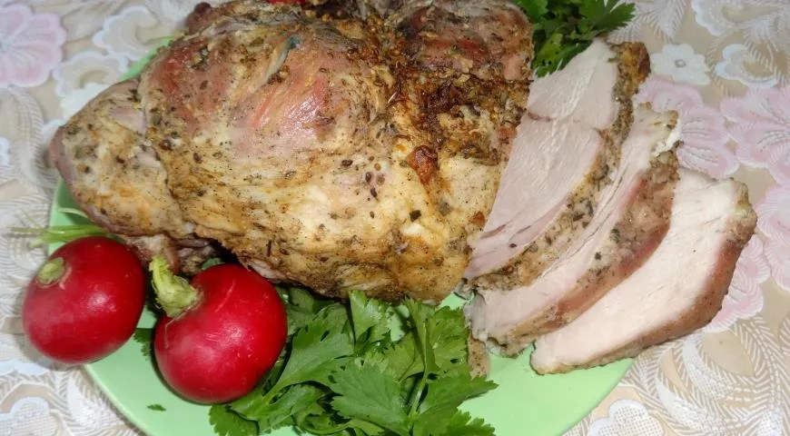 Запечённый свиной окорок