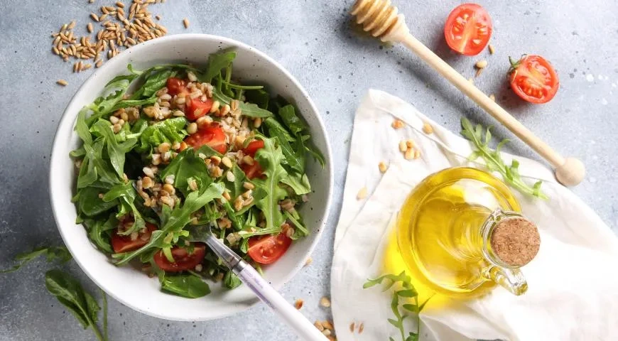 Зеленый салат с полбой