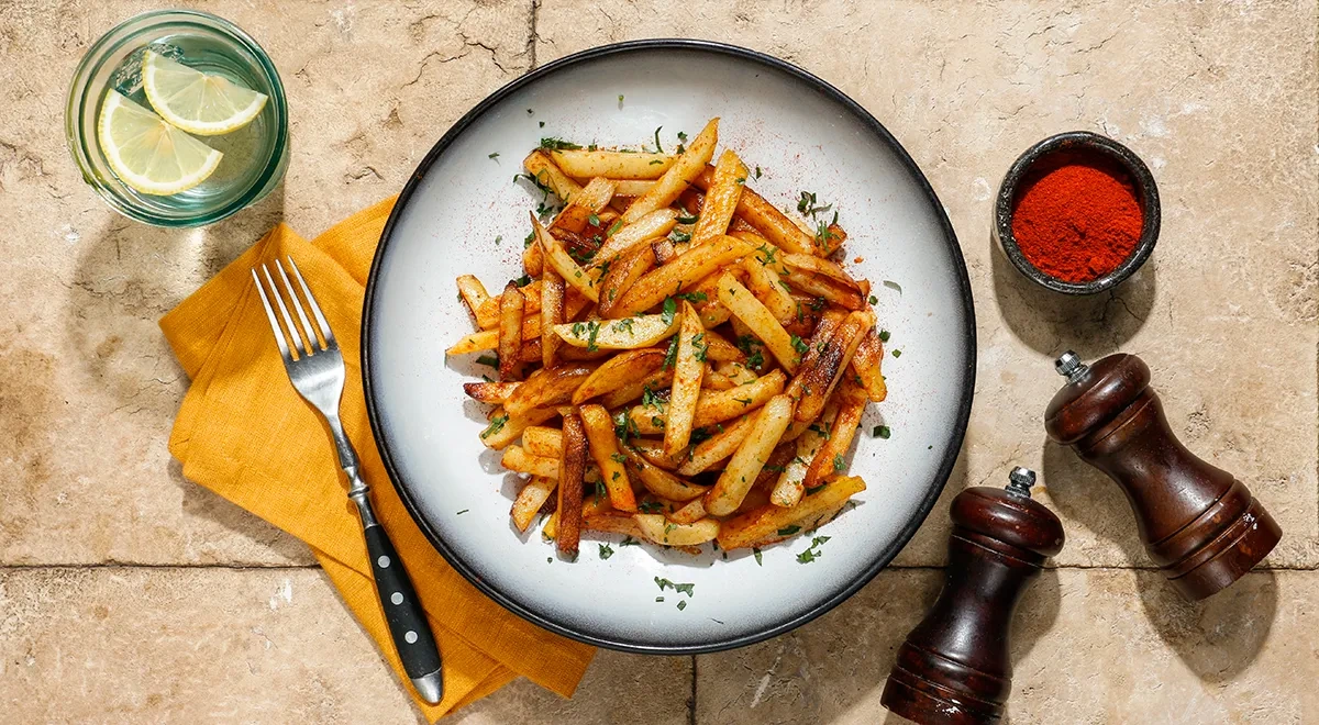 Жареная картошка на сливочном масле, с паприкой