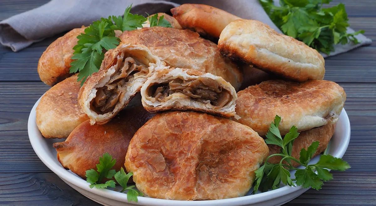 Жареные пирожки с квашеной капустой