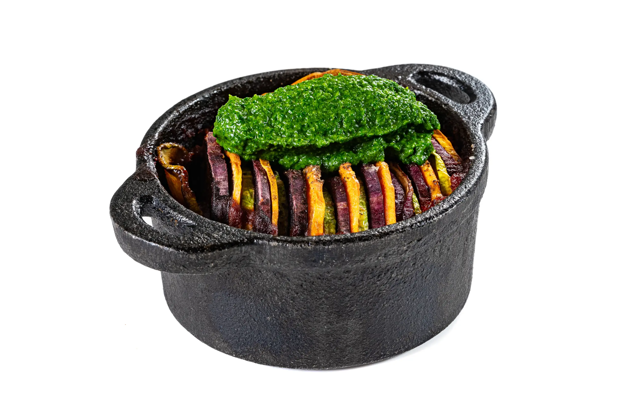 Батат в духовке с овощами и зеленым соусом