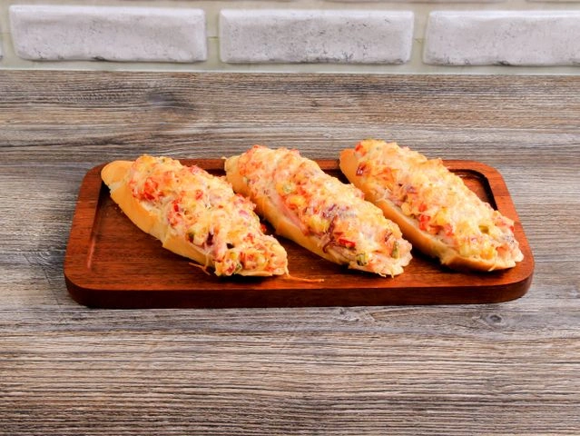 Брускетта с ветчиной и сыром