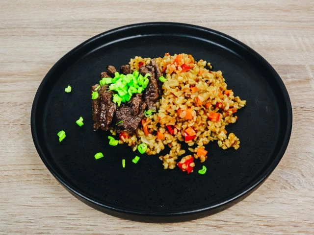 Булгур с овощами и говядиной