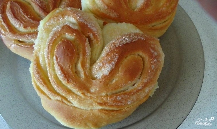 Булочки сердечки с сахаром