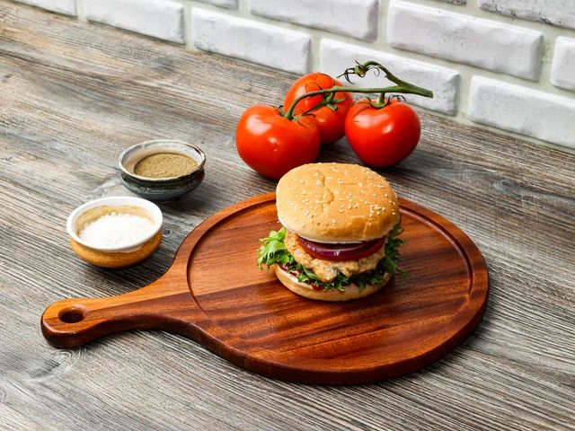 Бургер с куриной грудкой