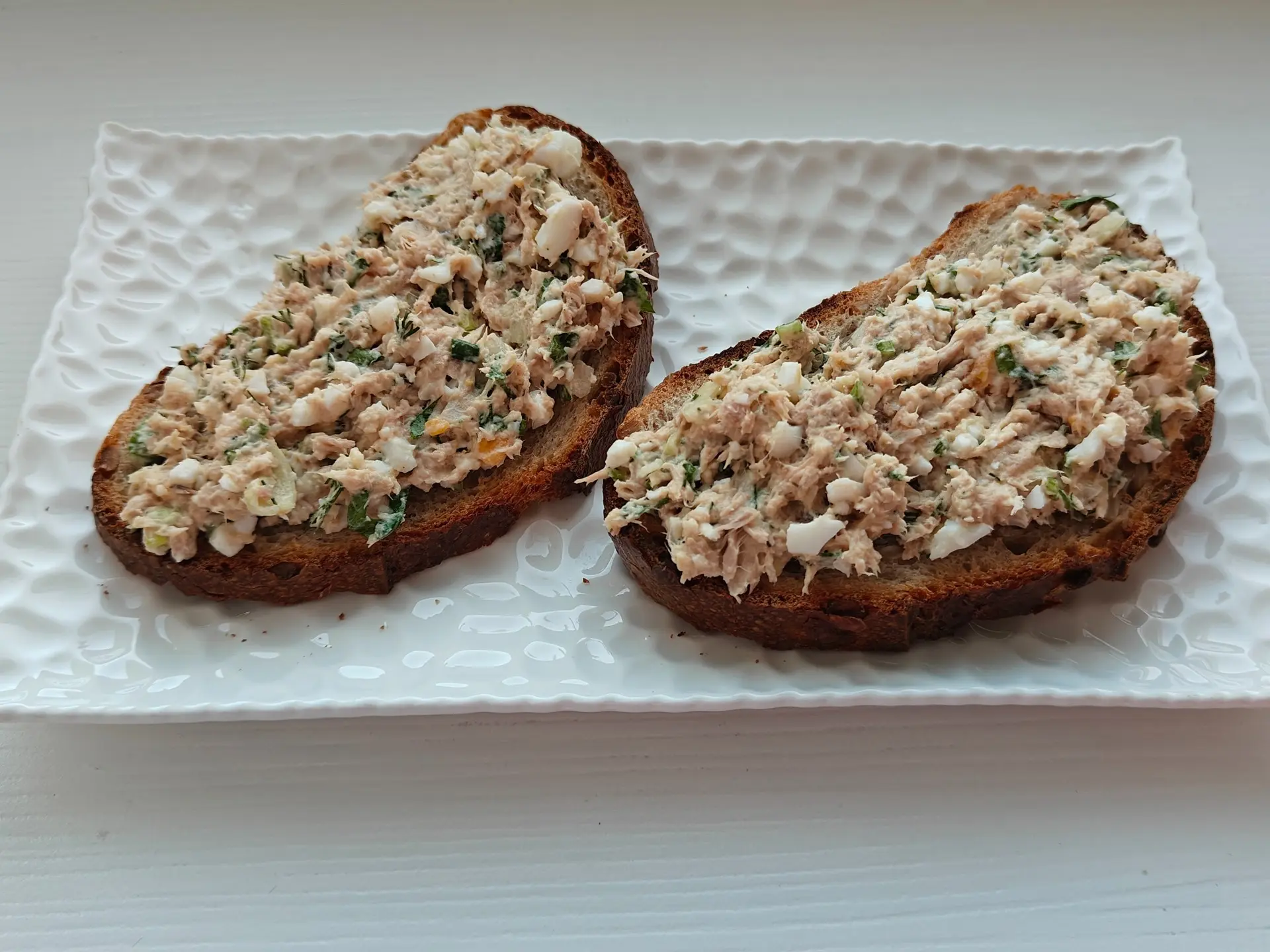 Бутерброды с тунцом и творожным сыром