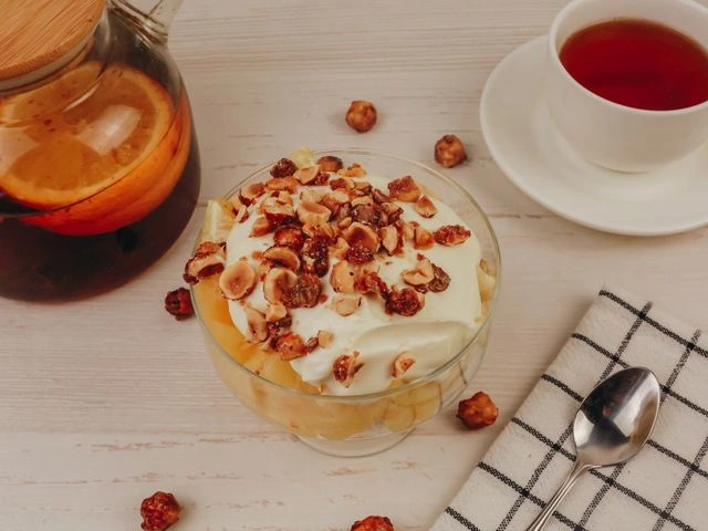 Фруктовый салат под сливочным кремом