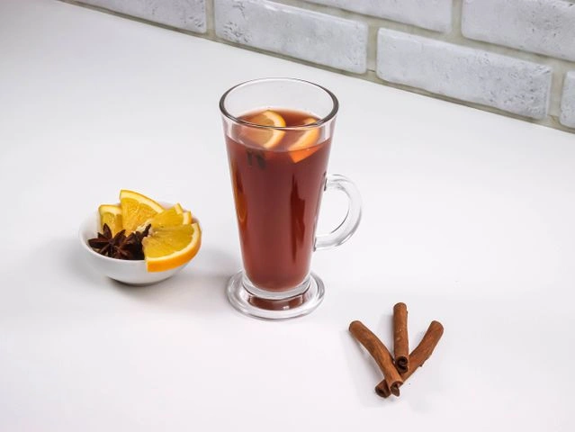 Глинтвейн на красном вине с апельсином и пряностями