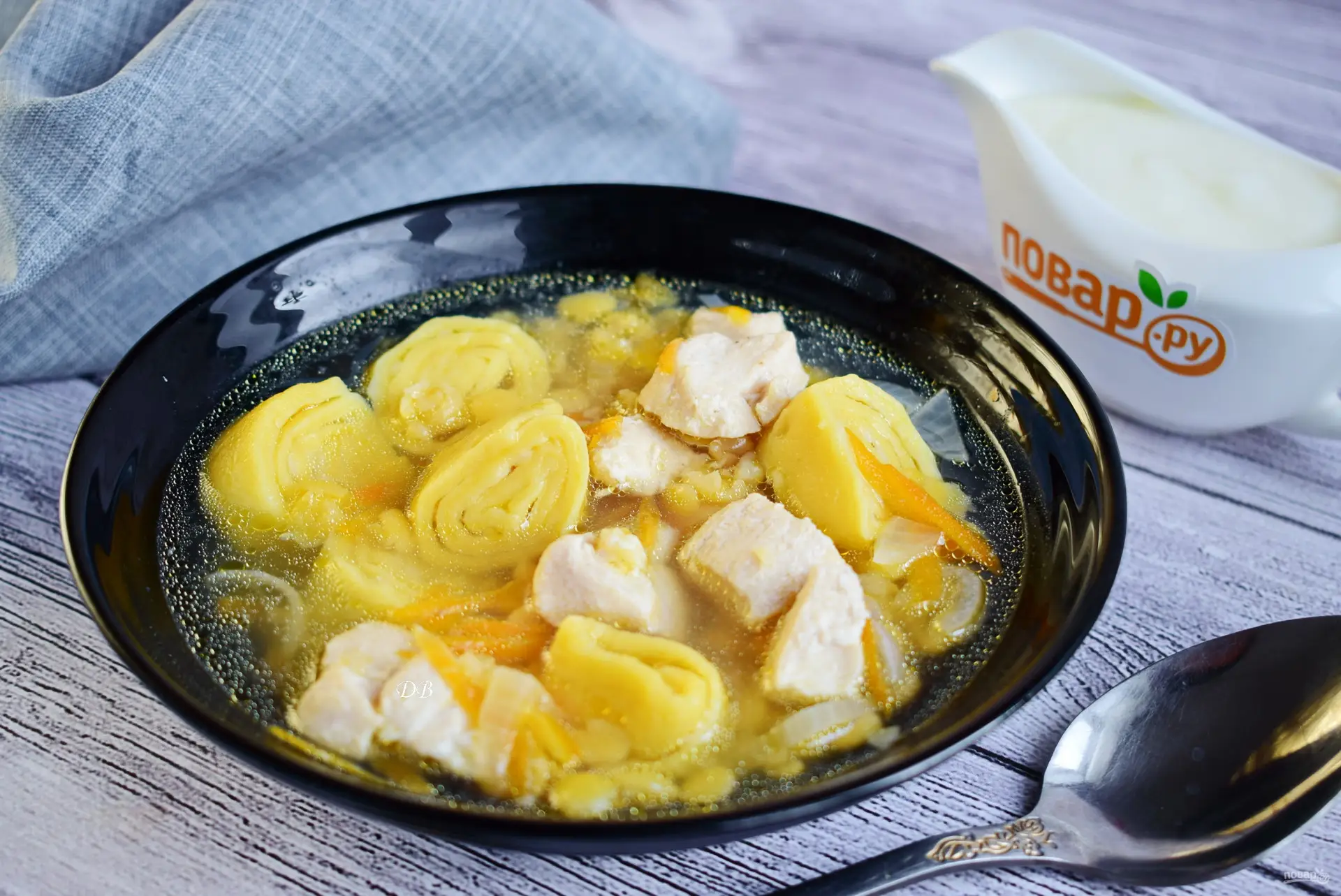 Гороховый суп с чесночным и рулет и ками