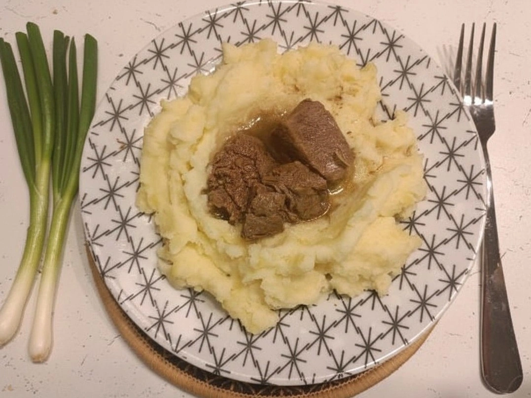 Говядина, тушенная по-кремлёвски в сковороде