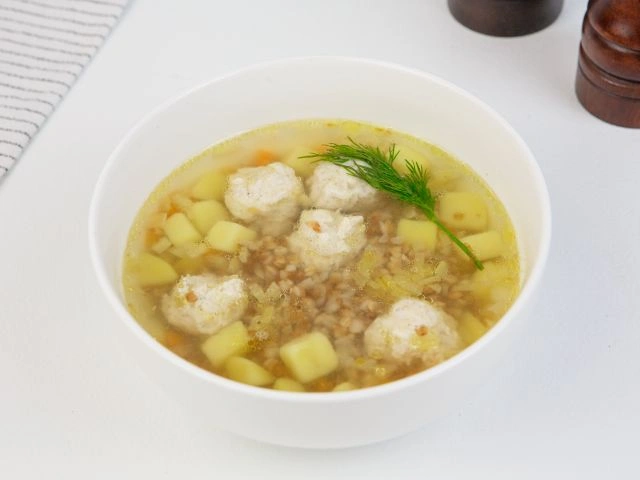 Гречневый суп с фрикадельками
