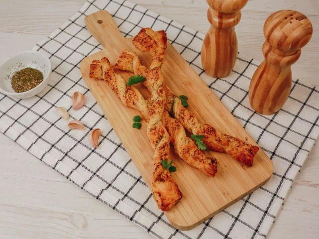 Гриссини с чесночным маслом