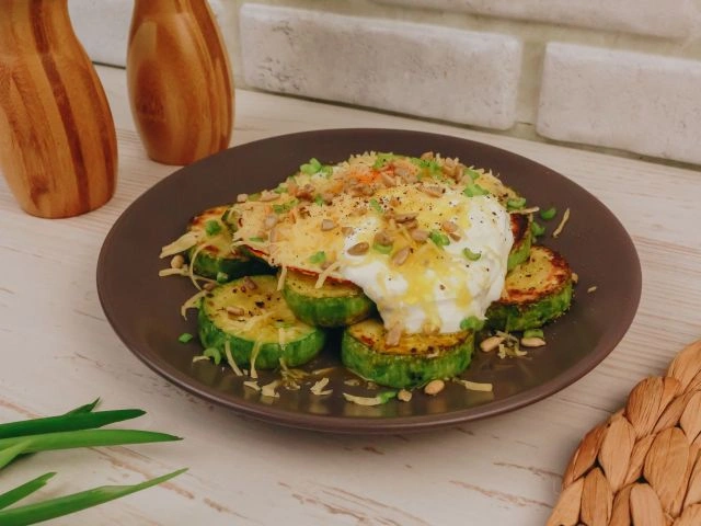 Кабачок с глазуньей