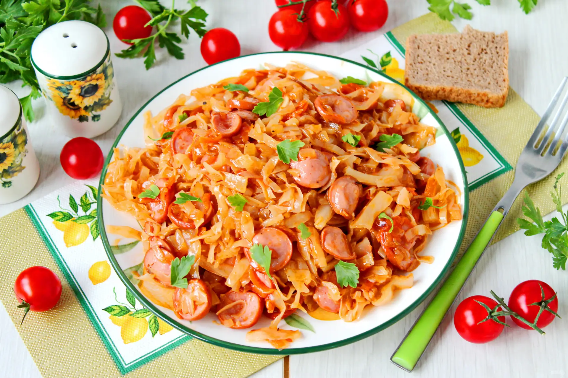 Капустная солянка с со с и с кой