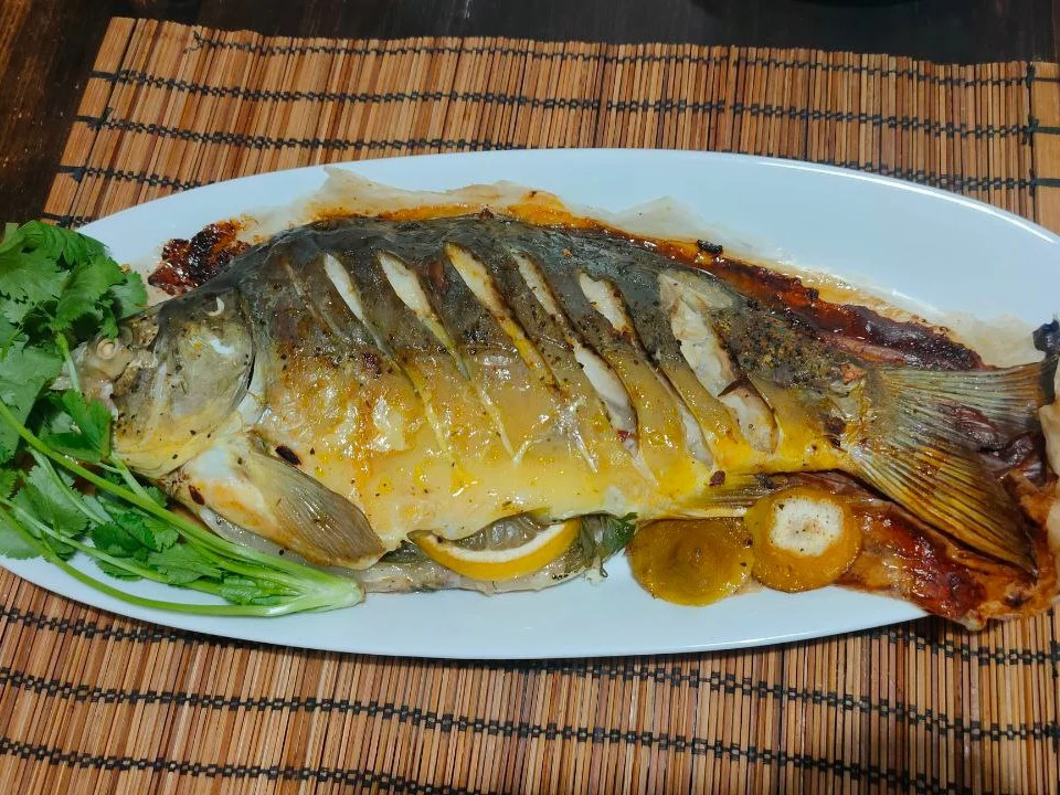 Карп, запеченный в духовке