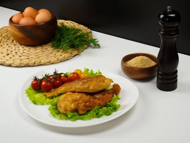 Классический шницель в панировке