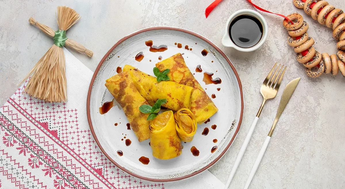 Кукурузные блинчики с куркумой и карамелизованными ананасами