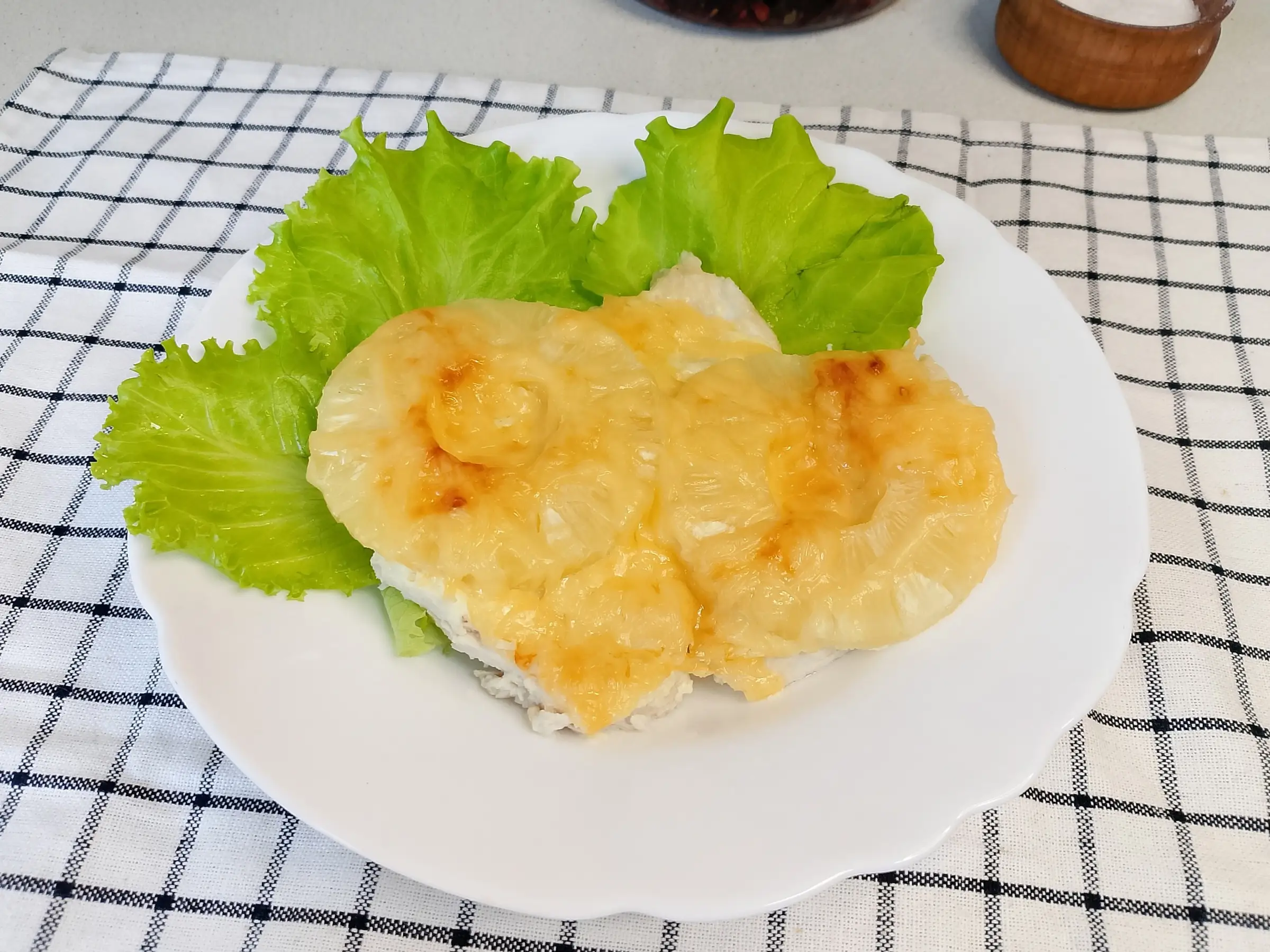 Курица с ананасами в духовке