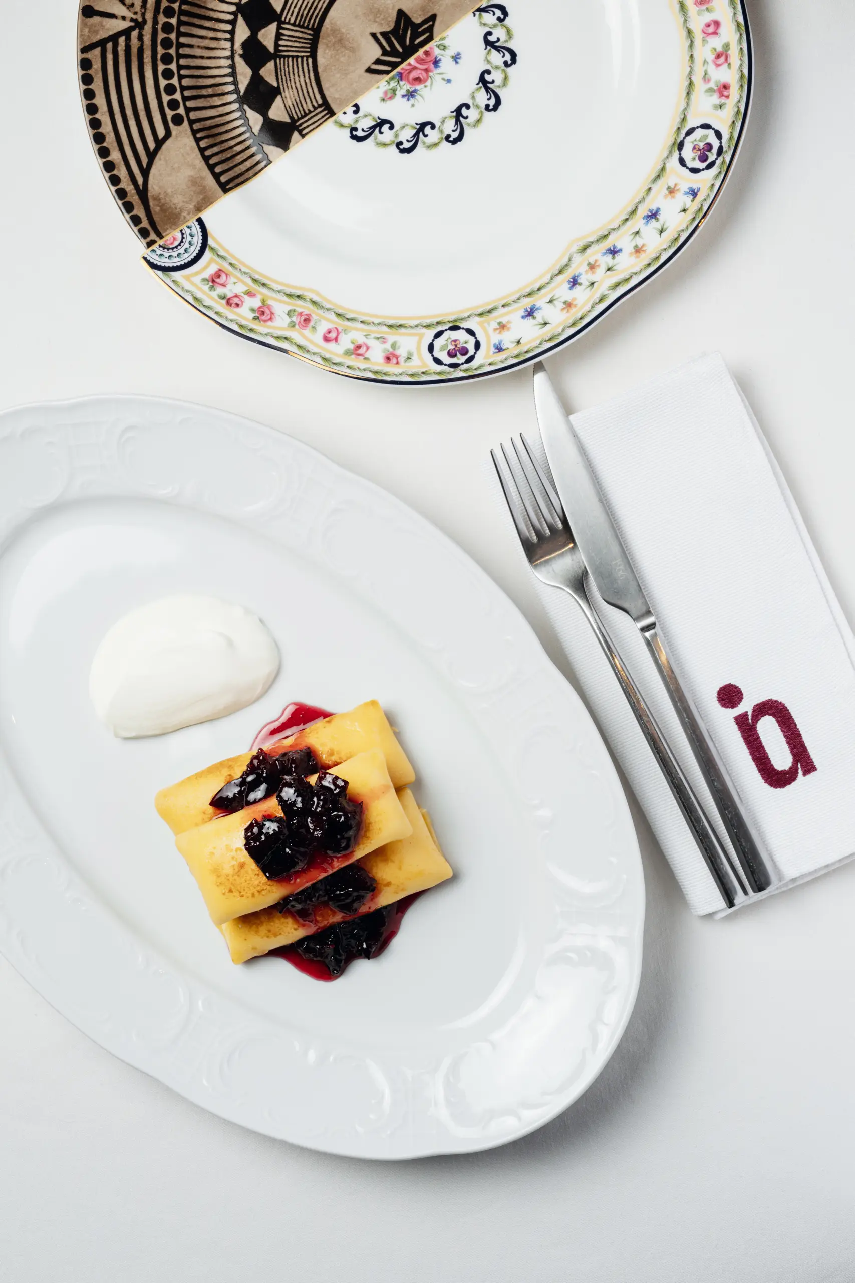 Налистники с творогом и сливовым вареньем