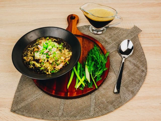 Окрошка с колбасой и редисом