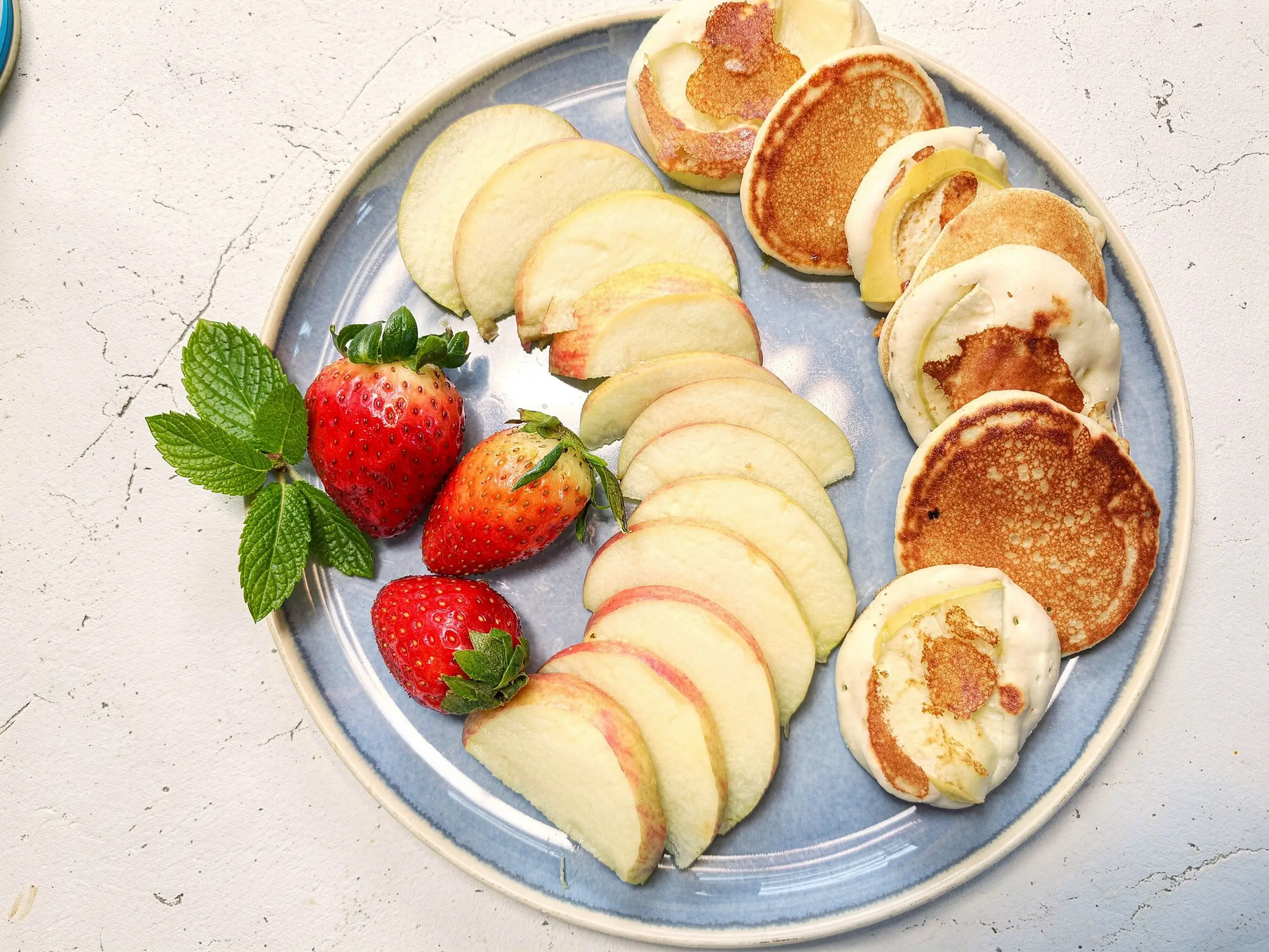 Оладьи с яблоком