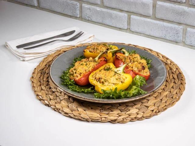 Перцы, фаршированные курицей и грибами