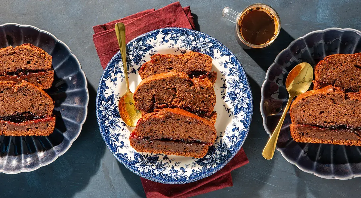 Постная коврижка с вареньем