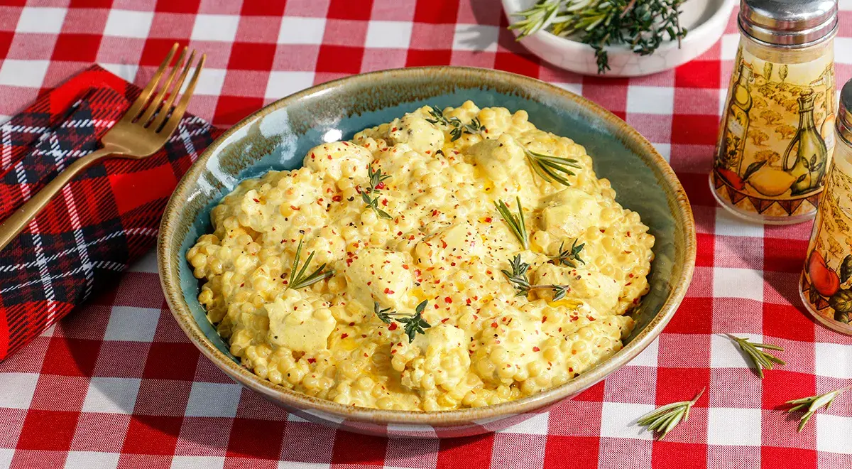 Птитим с курицей в сливочном соусе