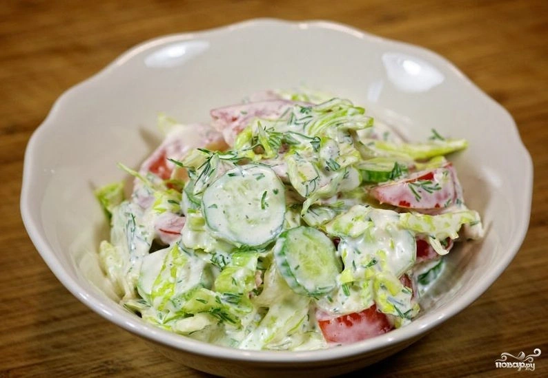 Салат из огурцов и помидор о в