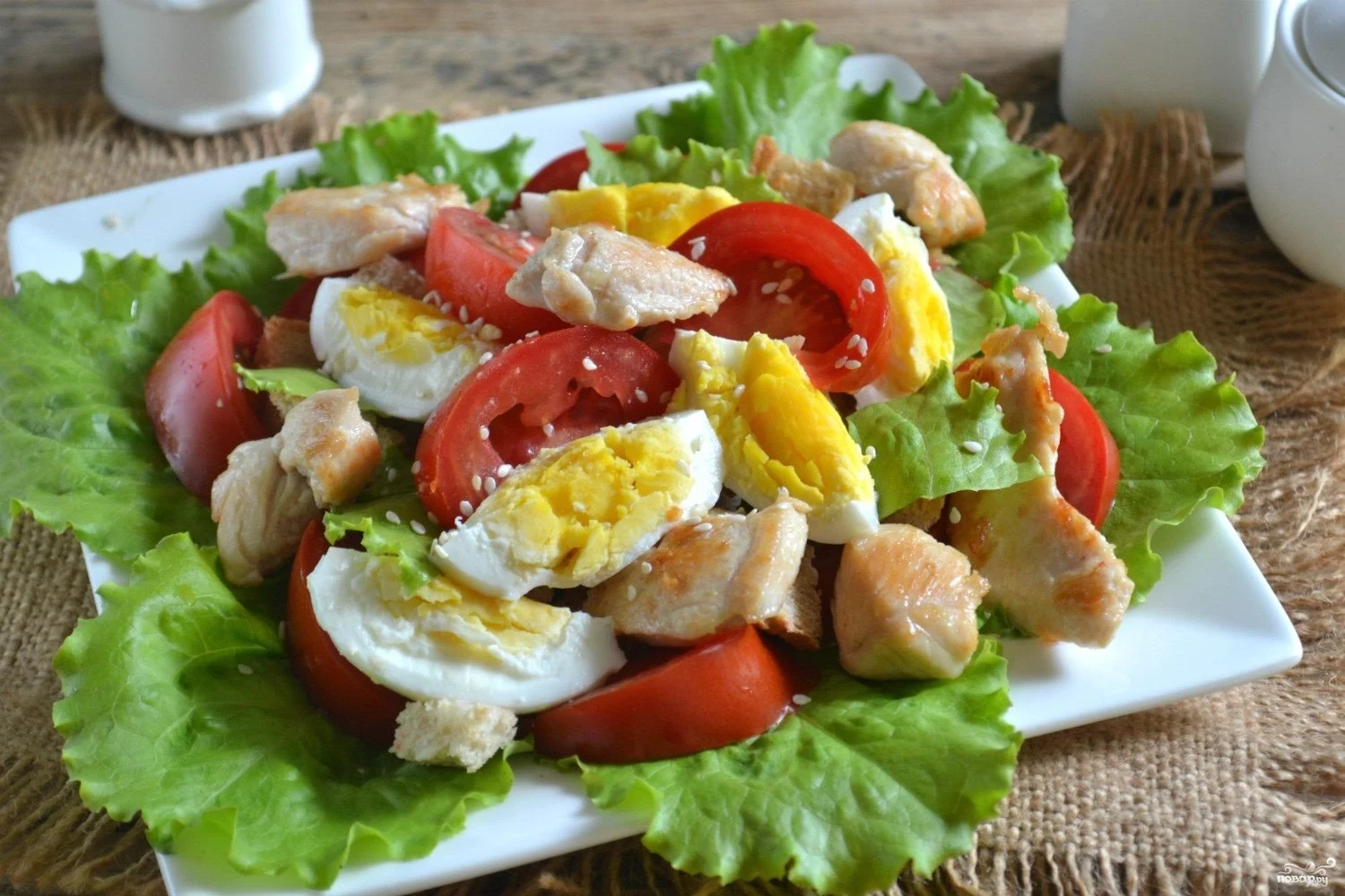 Салат цезарь с курицей и сухариками