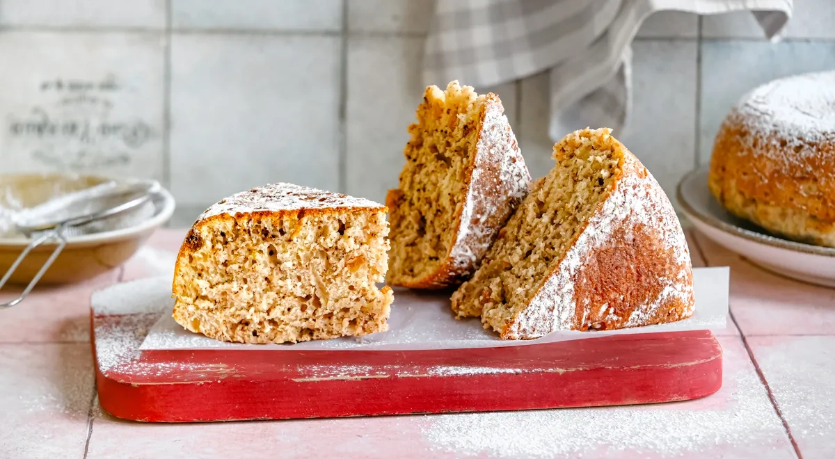 Сладкий пирог на кефире в мультиварке