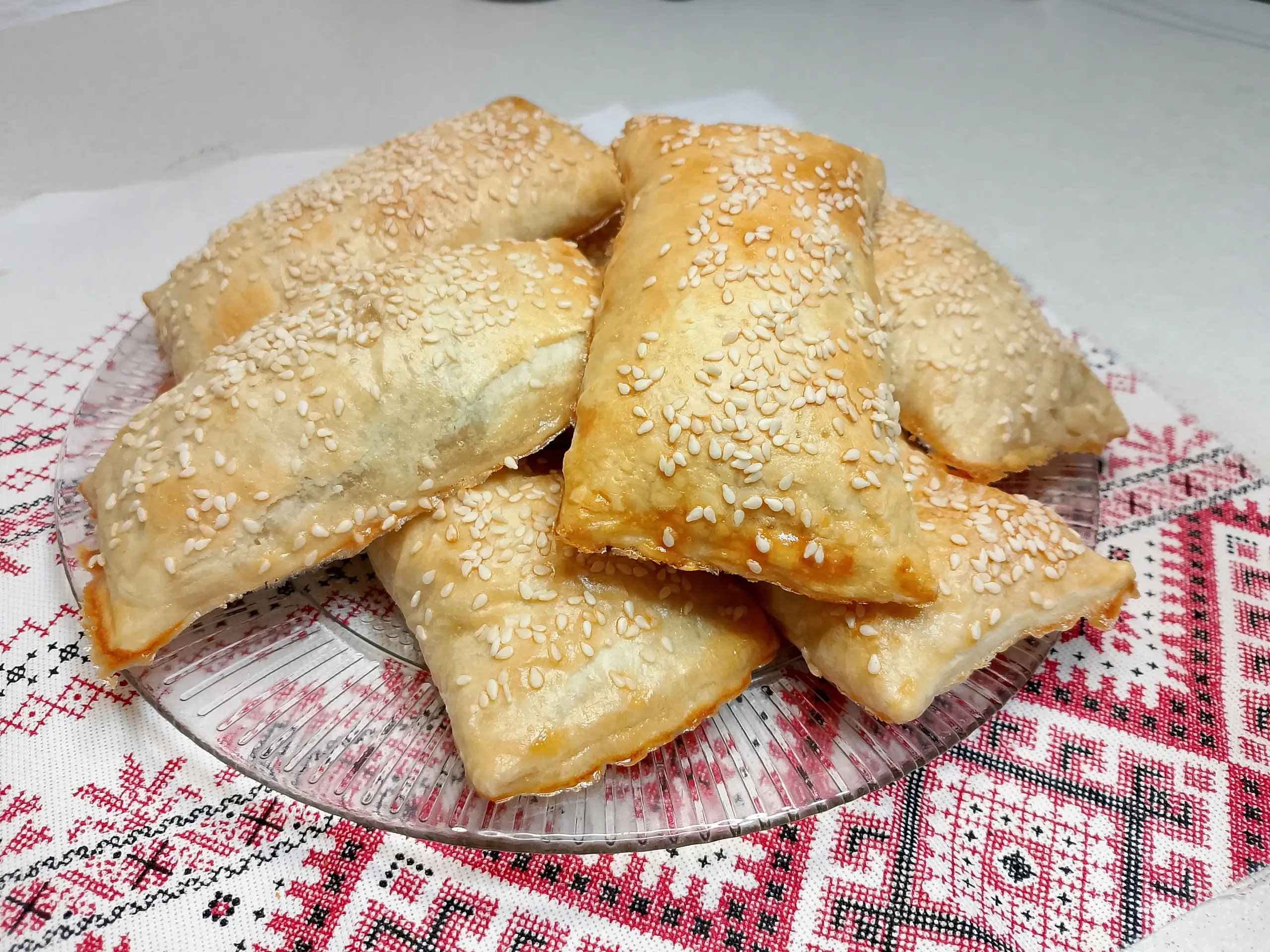 Слойка с грибами и сыром