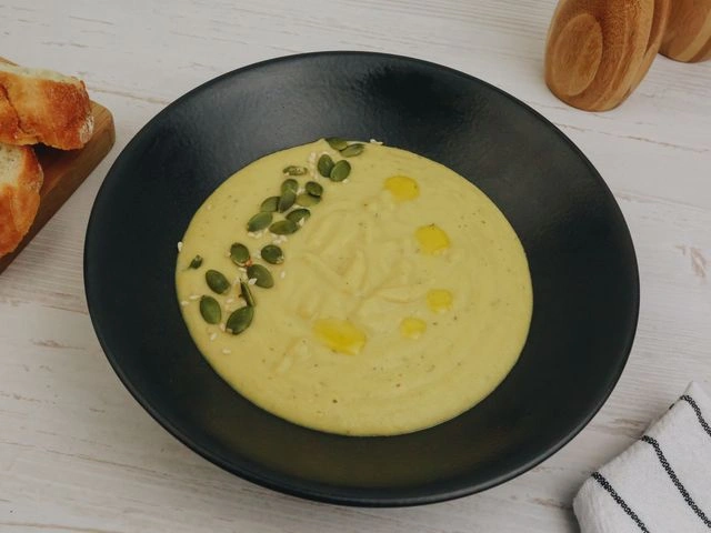 Суп-пюре с нутом и карри