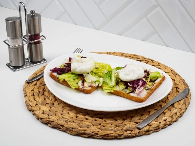 Тост с авокадо и яйцом пашот