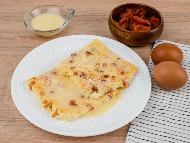 Творожная запеканка с курагой