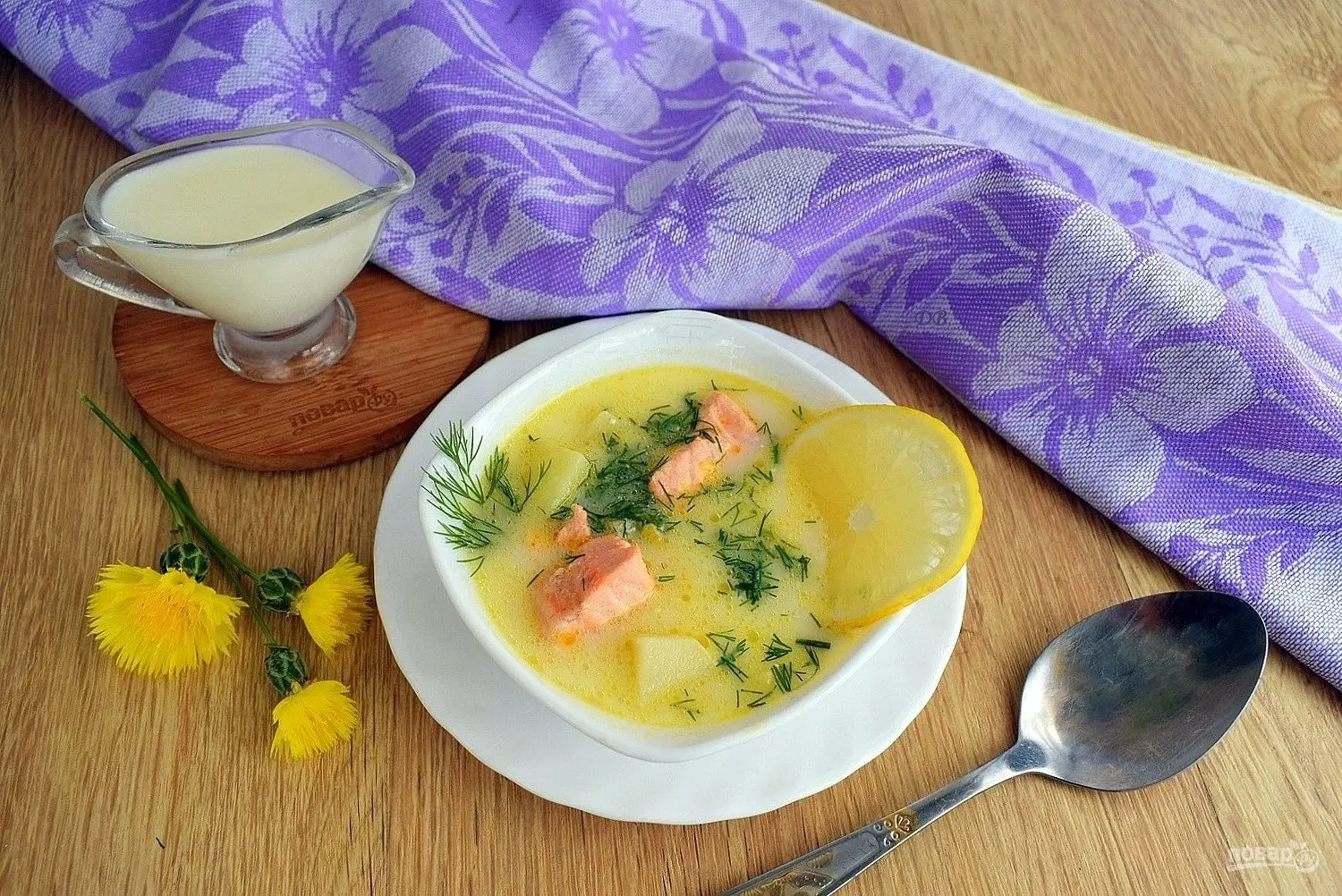 Уха пофински со сливками с лососем