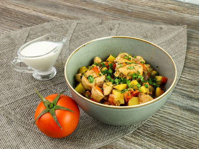 Жаркое из курицы с овощами