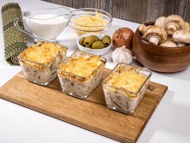 Жюльен с оливками и стручковой фасолью